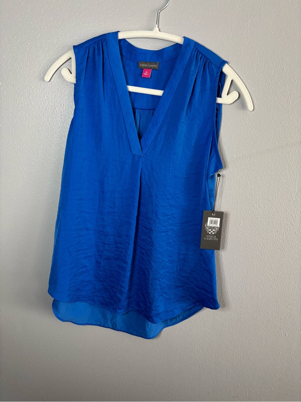 Vince Camuto Royal Blue V-Neck Sleeveless Top 19” Ptp 💯 polyester